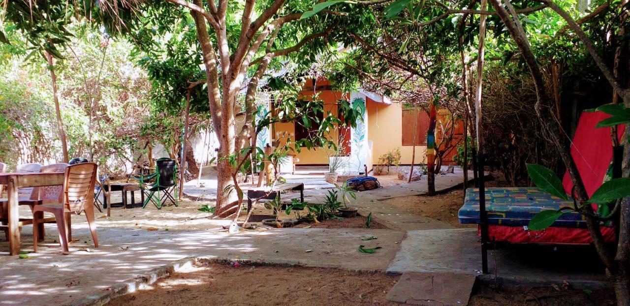 Albergue Little Bay Arugam Bay Exterior foto